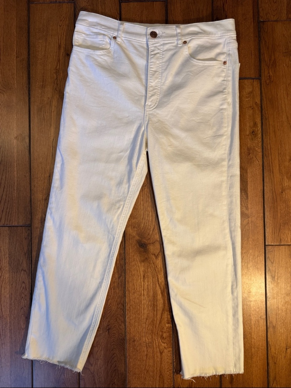 Express women’s White Mom Jean Straight-Leg Jeans sz 10